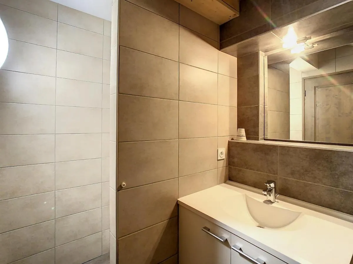 Appartement Spacieux 10 Pers, 80 M², Avec Balcon Sud, Au Pied Des Pistes A Fontcouverte-La-Toussuire - Fr-1-417-38 0*,